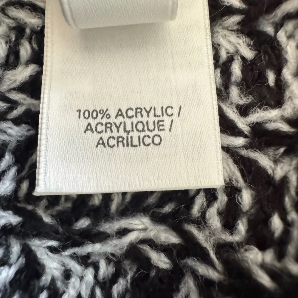 Victoria’s Secret Marled Knit Scarf Black‎ White 72” Acrylic OS NWT